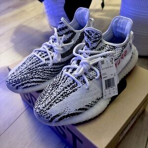 ❌SOLD❌ Adidas Yeezy Boost 350 V2 Sneakers Authentic